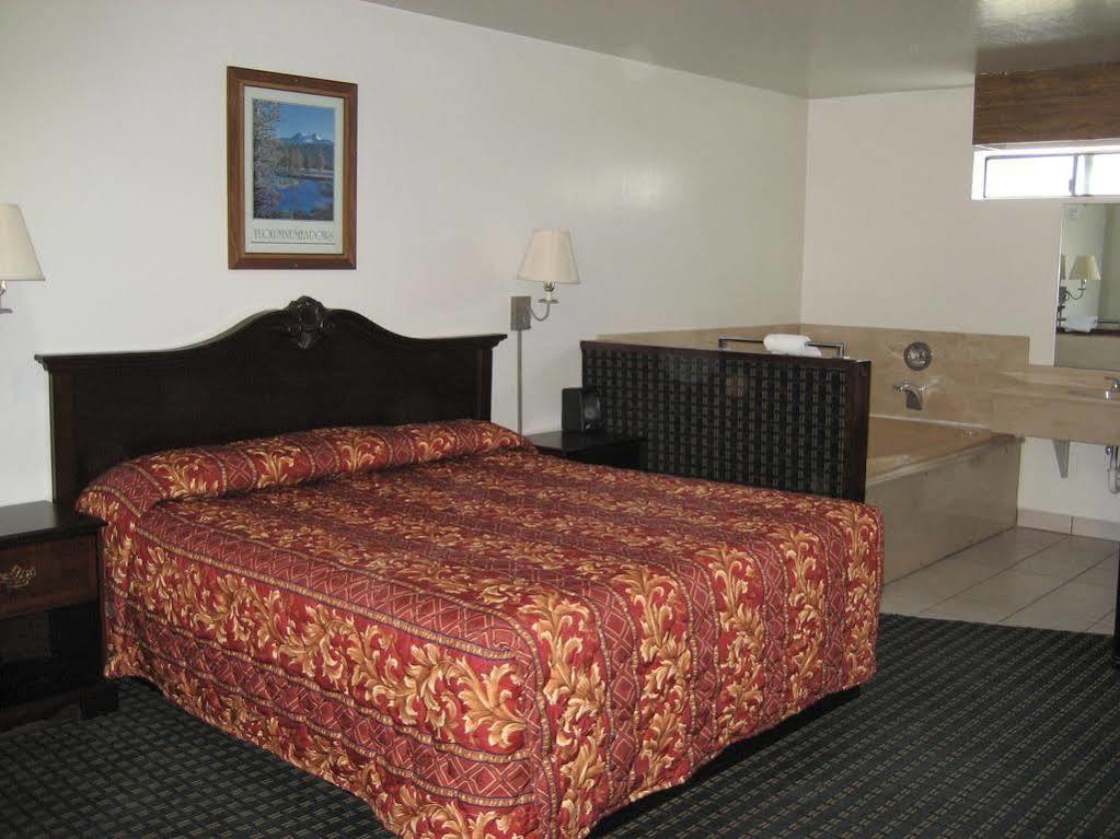 Jamestown Railtown Motel Exteriör bild